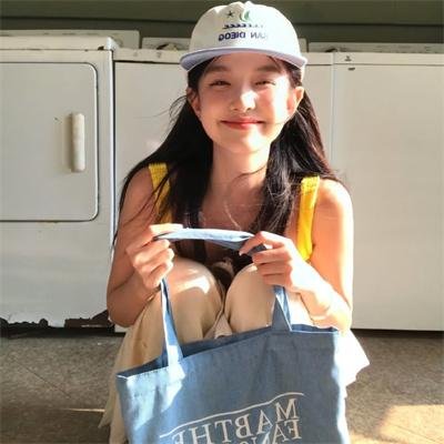 拿针的女孩